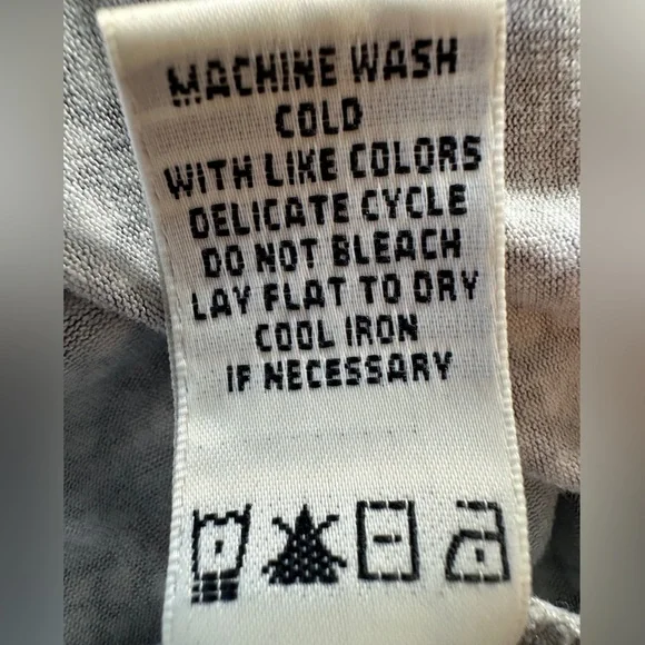 Patterned Keyhole Top - Picture 5 of 8